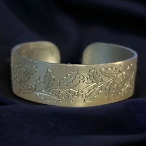 Vintage Kirk Stieff Holly leaves and berries pewter cuff bracelet